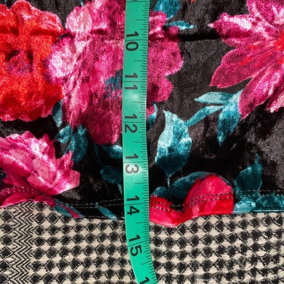 Madden Girl Velvet Rhinestone Heart Crop Top - Picture 6 of 7